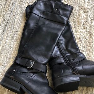 Black knee high casual boots! Worn twice!